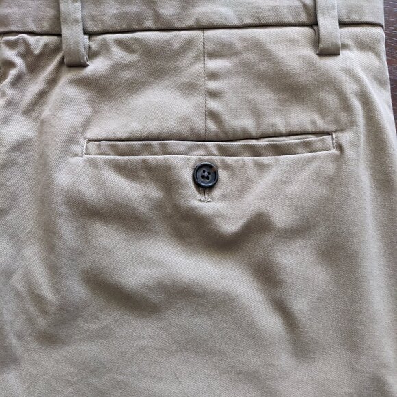 Banana Republic Aiden Shorts - Picture 3 of 3